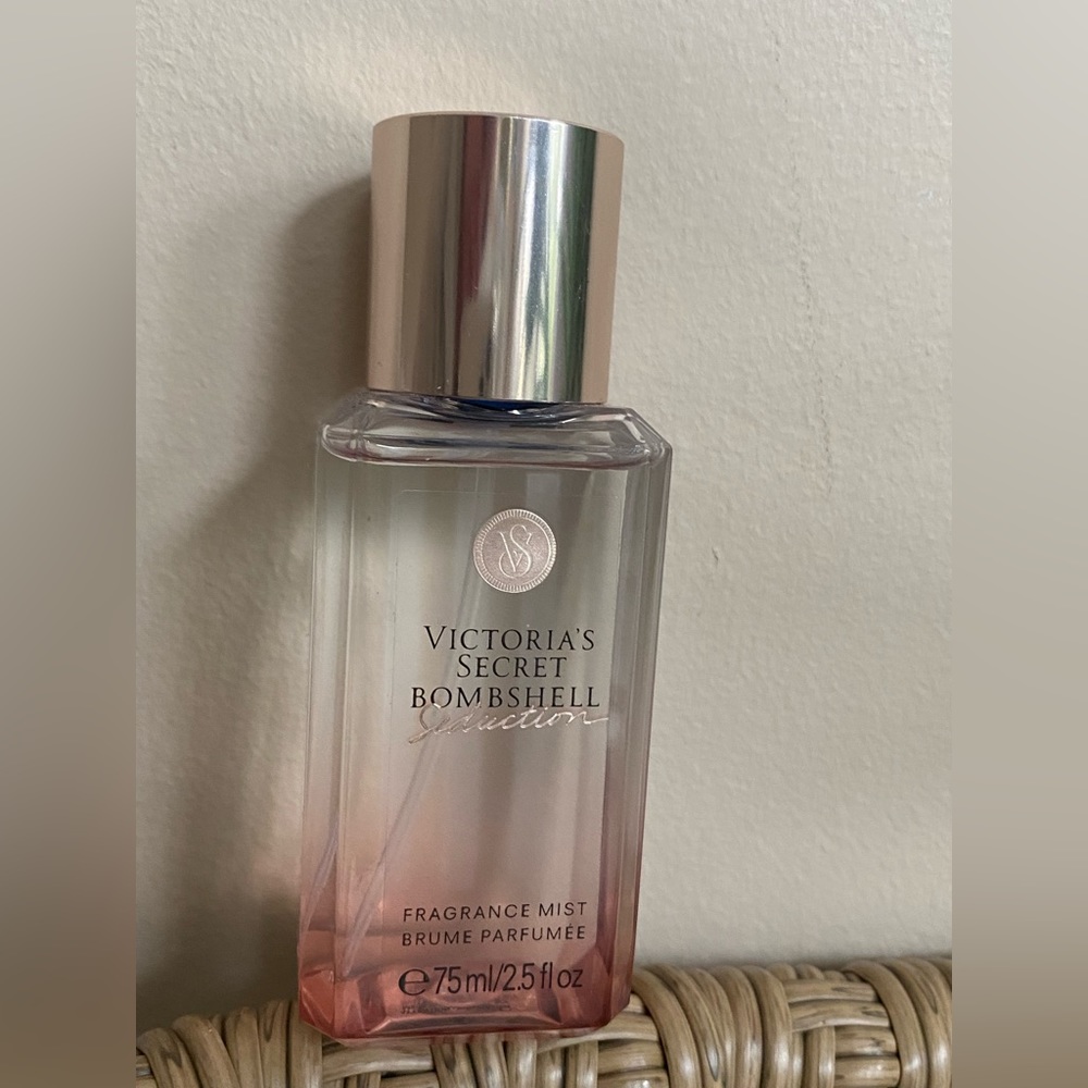 Victorias' Secret Bombshell Seduction Fragrance Mist 2.5oz Travel Size. New.